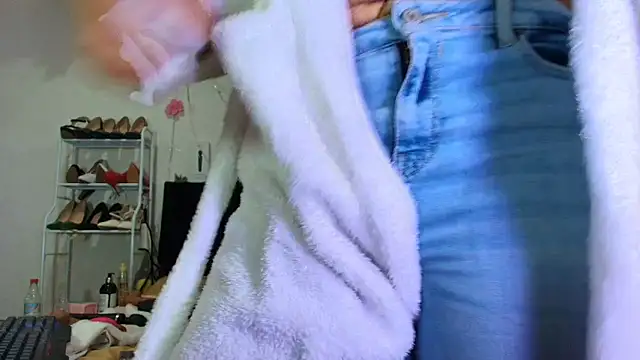 Isabelle Sara online show from 5, 4, 2026