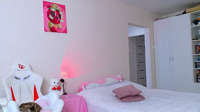 peachiee  online show from 16, 3, 2026