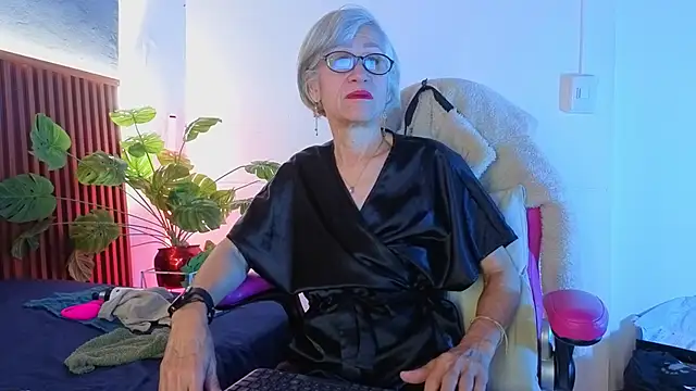 Snapshot of miss_monserrate01 chatting on 13, 2, 2026 miss monserrate01 online show from 13, 2, 2026