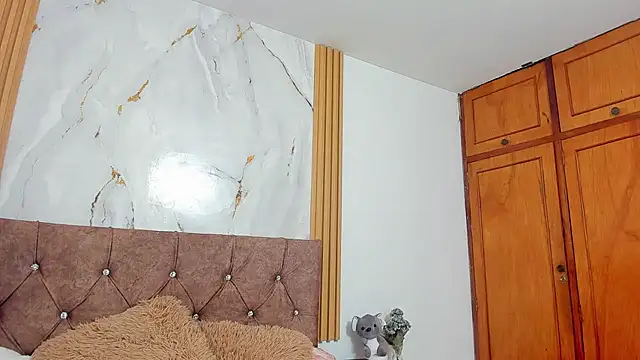 Candyfox2606 online show from 9, 3, 2026