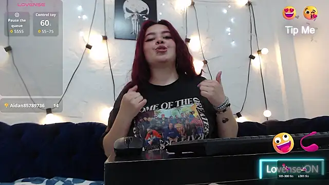 Snapshot of CarolRousee chatting on 5, 3, 2026 CarolRousee online show from 5, 3, 2026