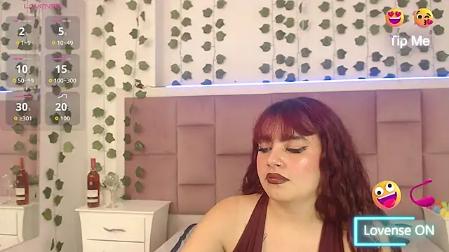 Snapshot of CarolRousee chatting on 16, 4, 2026 CarolRousee online show from 16, 4, 2026