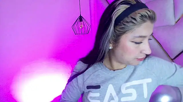 Snapshot of Dahiana_Dmour_ chatting on 5, 2, 2026 Dahiana Dmour online show from 5, 2, 2026