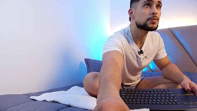 Snapshot of valenssio_moretti chatting on 26, 5, 2026 valenssio moretti online show from 26, 5, 2026