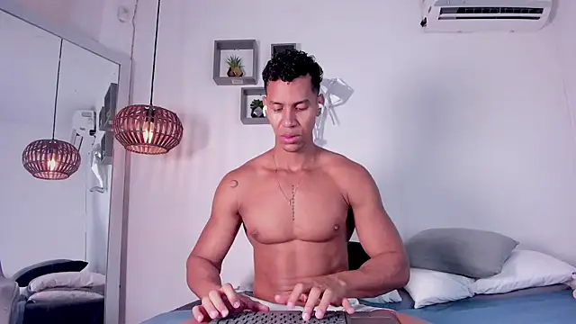 Snapshot of Royland_Vega chatting on 6, 2, 2026 Royland Vega online show from 6, 2, 2026