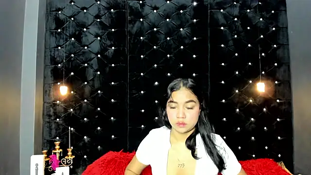 Snapshot of MiaWolton chatting on 10, 5, 2026 MiaWolton online show from 10, 5, 2026