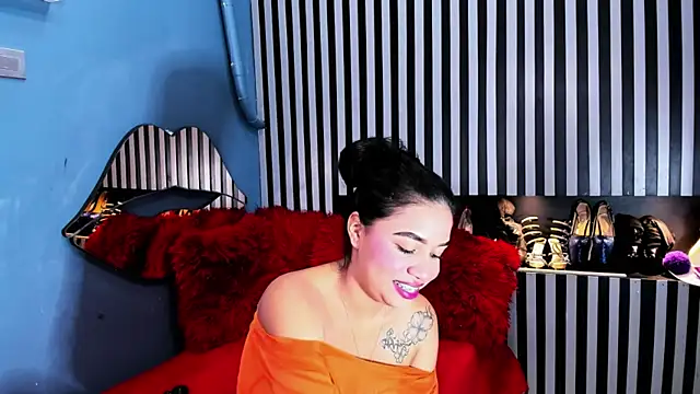 Snapshot of MiaWolton chatting on 25, 5, 2026 MiaWolton online show from 25, 5, 2026