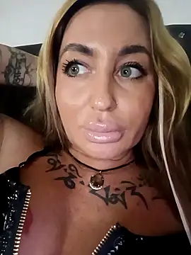 MiaMooly online show from 8, 11, 2025