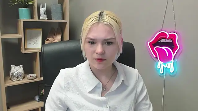 Snapshot of SweetLilyxo chatting on 27, 2, 2026 SweetLilyxo online show from 27, 2, 2026