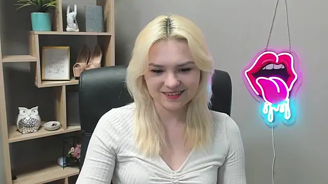 Snapshot of SweetLilyxo chatting on 28, 2, 2026 SweetLilyxo online show from 28, 2, 2026