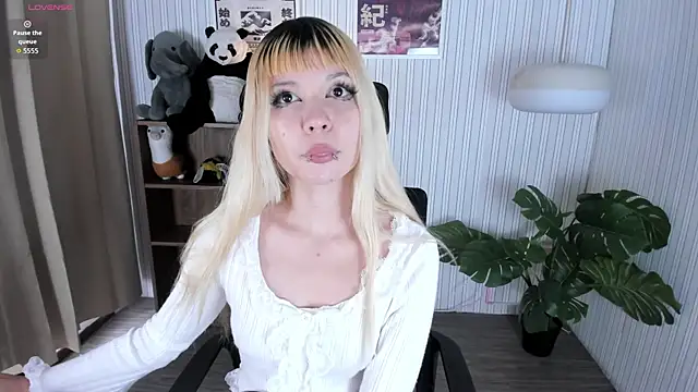 Laukyubey1 online show from 8, 4, 2026