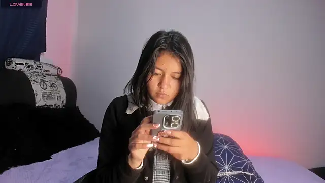 Snapshot of Sharlottee__ chatting on 3, 2, 2026 Sharlottee online show from 3, 2, 2026