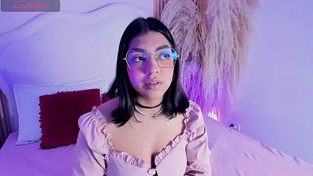 rebeca taylor online show from 17, 2, 2026