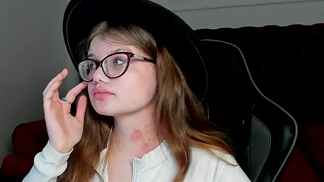 ChloeHalses online show from 19, 4, 2026