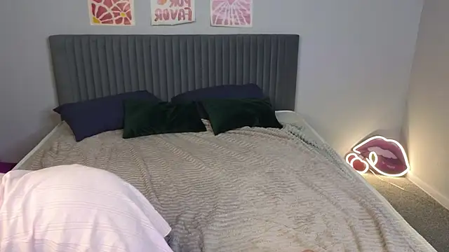 LovingWhisperr online show from 17, 2, 2026