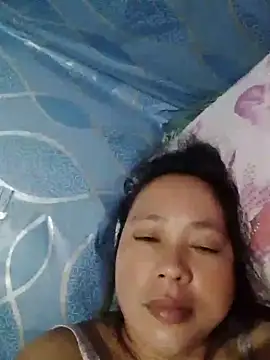 Snapshot of May_Bombs chatting on 1, 4, 2026 May Bombs online show from 1, 4, 2026