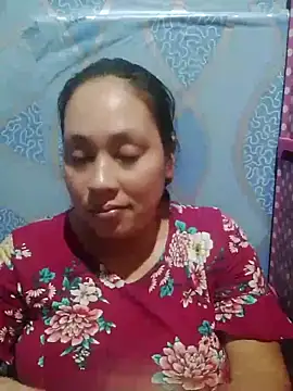 Snapshot of May_Bombs chatting on 7, 4, 2026 May Bombs online show from 7, 4, 2026