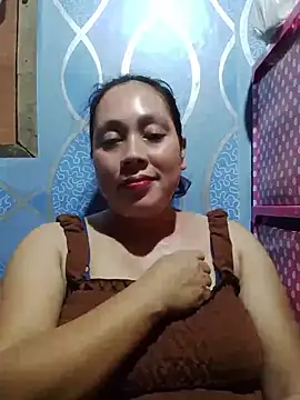 Snapshot of May_Bombs chatting on 9, 4, 2026 May Bombs online show from 9, 4, 2026