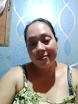 Snapshot of May_Bombs chatting on 10, 4, 2026 May Bombs online show from 10, 4, 2026