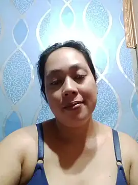 Snapshot of May_Bombs chatting on 13, 4, 2026 May Bombs online show from 13, 4, 2026