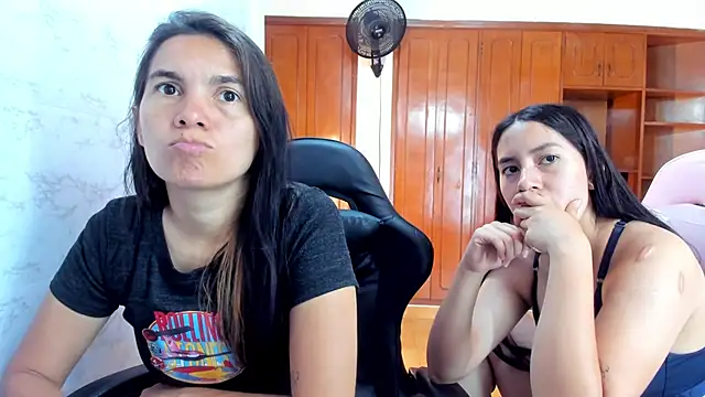 Emily and Soffy online show from 4, 3, 2026