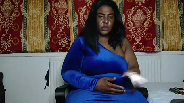 Snapshot of CurvySashia chatting on 11, 4, 2026 CurvySashia online show from 11, 4, 2026
