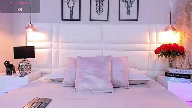 RaquelHyde  online show from 8, 2, 2026