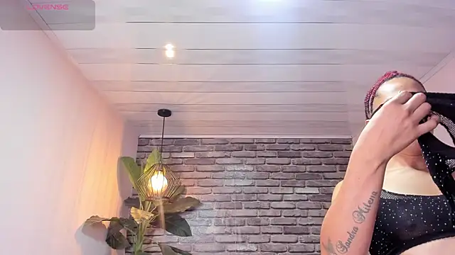 isabella star  online show from 17, 4, 2026