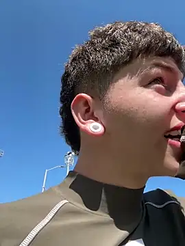 ARON LUXX online show from 1, 3, 2026