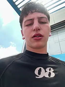 Snapshot of ARON_LUXX chatting on 7, 3, 2026 ARON LUXX online show from 7, 3, 2026