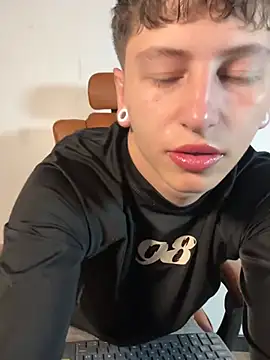 Snapshot of ARON_LUXX chatting on 17, 3, 2026 ARON LUXX online show from 17, 3, 2026