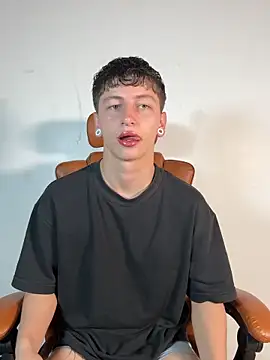 Snapshot of ARON_LUXX chatting on 21, 3, 2026 ARON LUXX online show from 21, 3, 2026