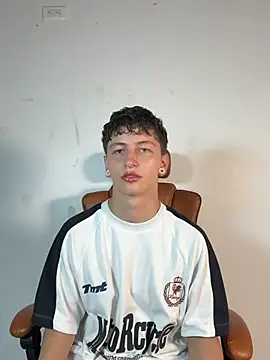 Snapshot of ARON_LUXX chatting on 24, 3, 2026 ARON LUXX online show from 24, 3, 2026