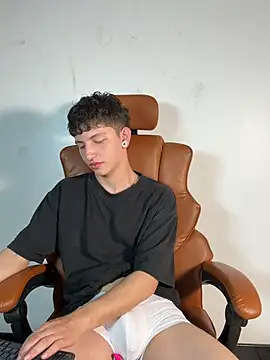 Snapshot of ARON_LUXX chatting on 25, 3, 2026 ARON LUXX online show from 25, 3, 2026