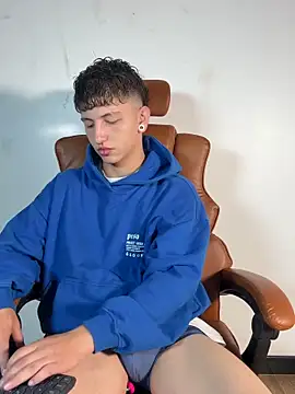 Snapshot of ARON_LUXX chatting on 27, 3, 2026 ARON LUXX online show from 27, 3, 2026