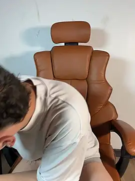 Snapshot of ARON_LUXX chatting on 28, 3, 2026 ARON LUXX online show from 28, 3, 2026