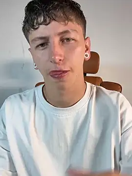 Snapshot of ARON_LUXX chatting on 31, 3, 2026 ARON LUXX online show from 31, 3, 2026