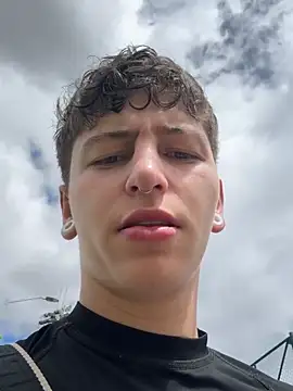 Snapshot of ARON_LUXX chatting on 11, 4, 2026 ARON LUXX online show from 11, 4, 2026