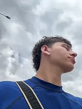 Snapshot of ARON_LUXX chatting on 12, 4, 2026 ARON LUXX online show from 12, 4, 2026