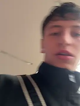 Snapshot of ARON_LUXX chatting on 13, 4, 2026 ARON LUXX online show from 13, 4, 2026