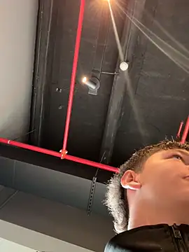 Snapshot of ARON_LUXX chatting on 15, 4, 2026 ARON LUXX online show from 15, 4, 2026