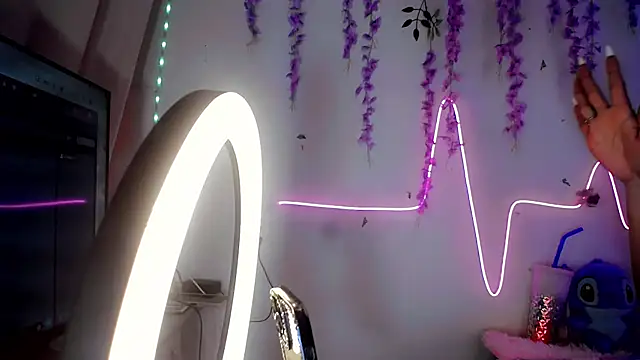 DahliaGill online show from 6, 7, 2026