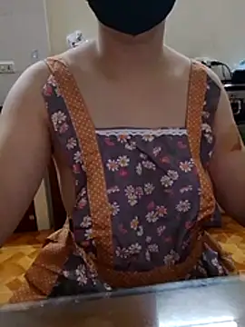 Snapshot of LiilyZi chatting on 8, 5, 2026 LiilyZi online show from 8, 5, 2026
