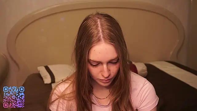 Snapshot of RowenaIanniello chatting on 16, 2, 2026 RowenaIanniello online show from 16, 2, 2026