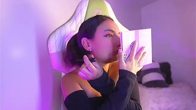  emily jonexs online show from 30, 5, 2026