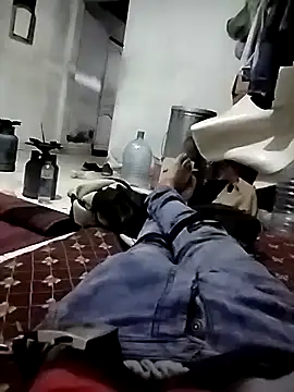 Snapshot of UnsureSlide chatting on 16, 4, 2026 UnsureSlide online show from 16, 4, 2026