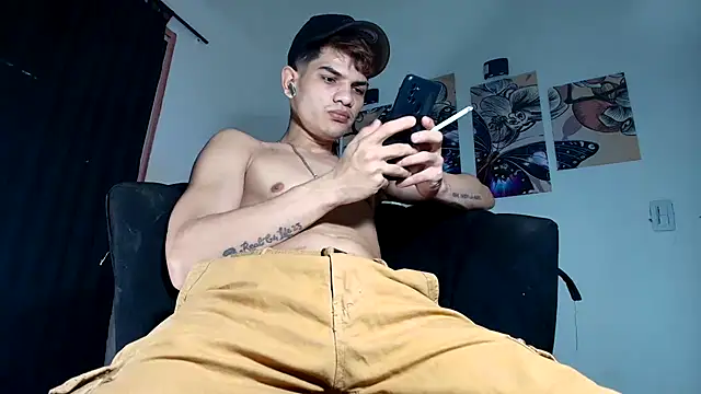 Snapshot of Jesshot_bigcock20cm chatting on 6, 4, 2026 Jesshot bigcock20cm online show from 6, 4, 2026