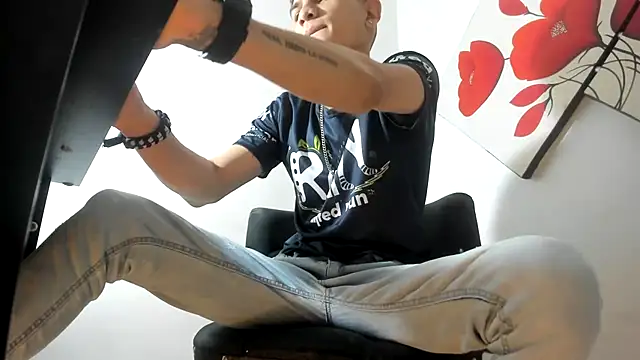 Jesshot bigcock20cm online show from 23, 5, 2026