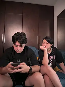 Snapshot of EmilyAndAndrew chatting on 1, 3, 2026 EmilyAndAndrew online show from 1, 3, 2026