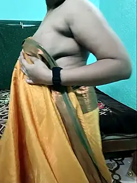 Snapshot of Tamilkannadacouple chatting on 19, 4, 2026 Tamilkannadacouple online show from 19, 4, 2026